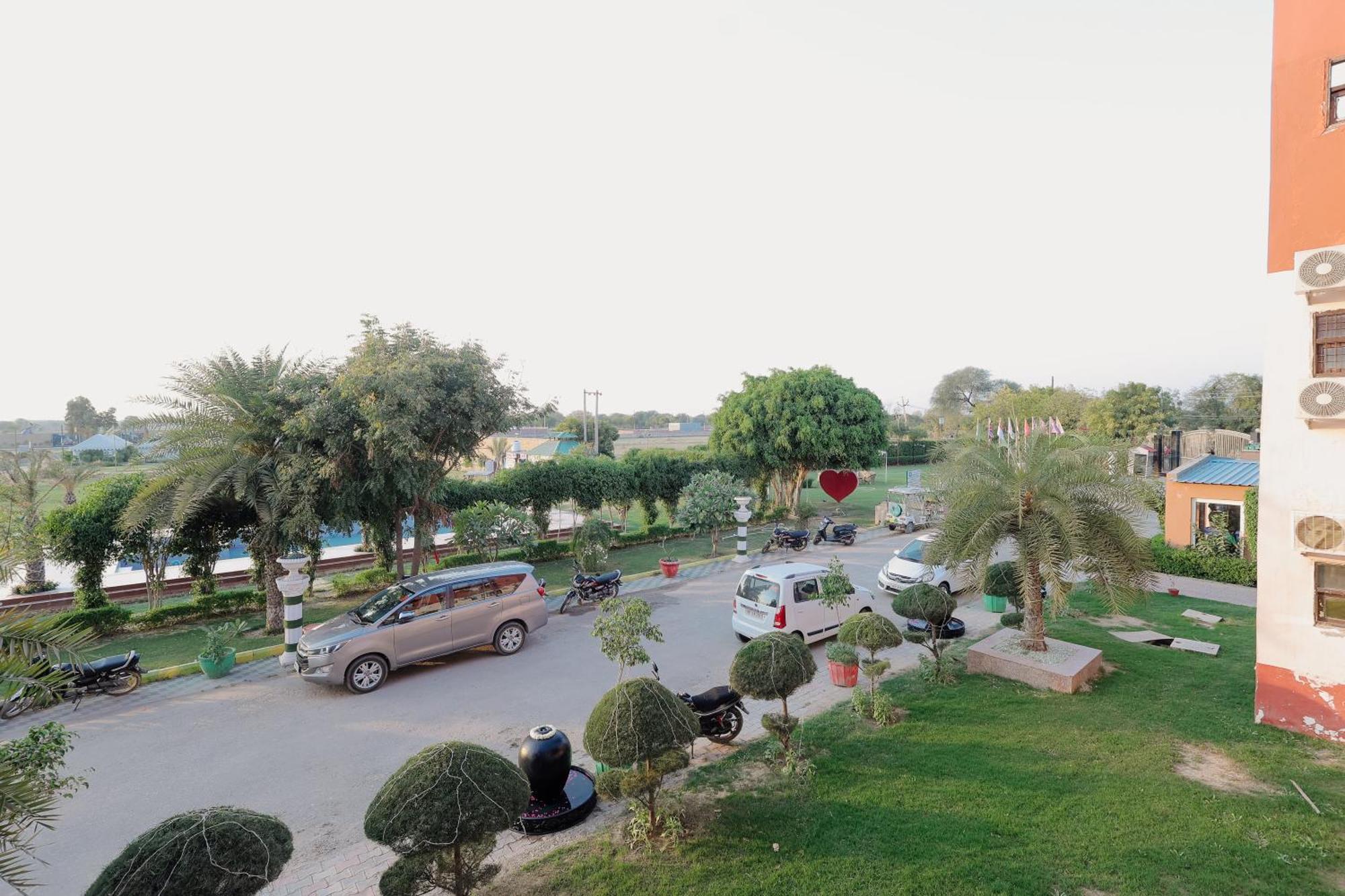 Elegance Resort Vrindāvan Dış mekan fotoğraf