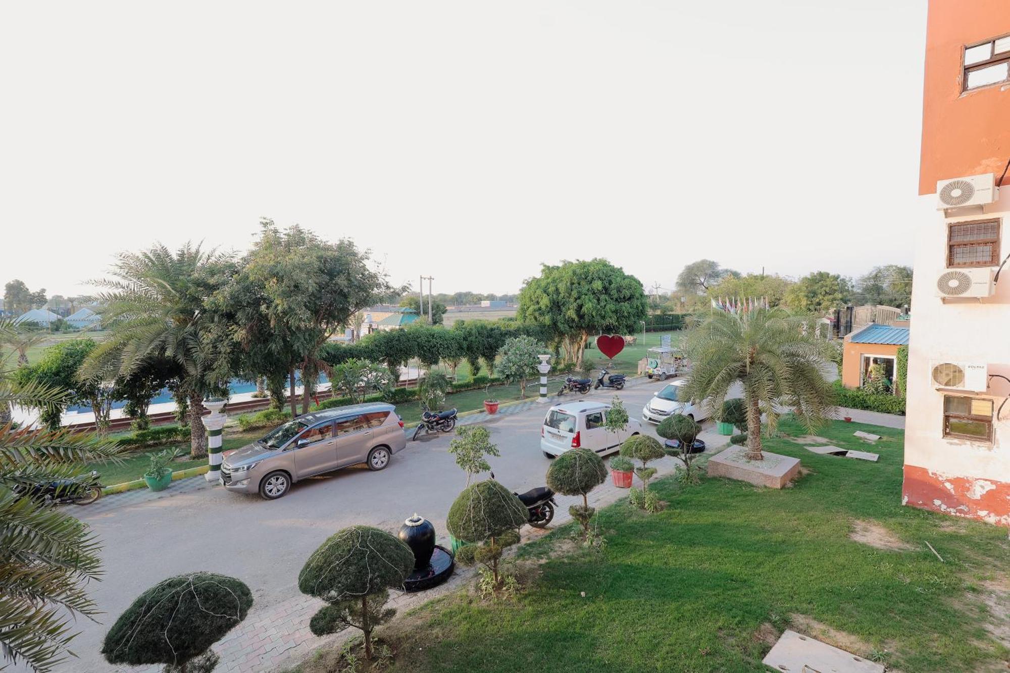 Elegance Resort Vrindāvan Dış mekan fotoğraf
